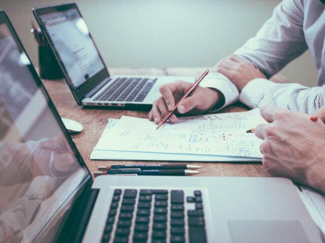 Dlaczego pracownicy tracą zaangażowanie? 7 sygnałów, których lider nie powinien ignorować